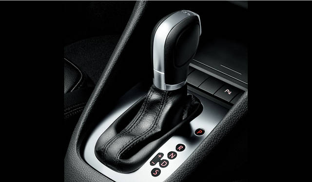 <strong>Volkswagen Golf Cabriolet｜フォルクスワーゲン ゴルフ カブリオレ</strong>　7速DSGシフトノブ