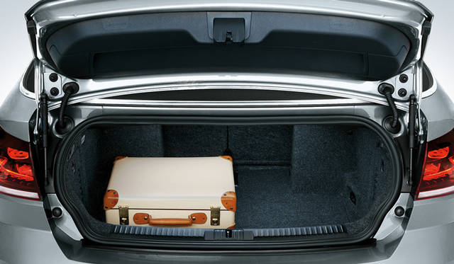 <strong>Volkswagen Golf Cabriolet｜フォルクスワーゲン ゴルフ カブリオレ</strong>　トランクルーム