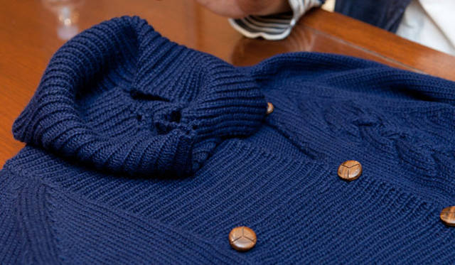 <strong>TOMORROWLAND｜トゥモローランド</strong>　ムッシュ ラスネール ニット4万9350円（トゥモローランド）