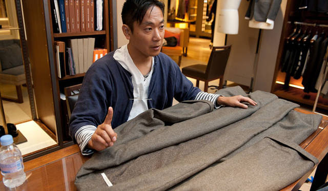 <strong>TOMORROWLAND｜トゥモローランド</strong>　CHRISTOPHE LEMAIREショールコート6万8250円（トゥモローランド）