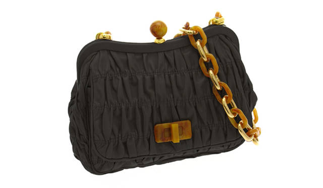 <strong>PRADA｜プラダ</strong>　2012年春夏バッグ、伊勢丹ザ・ステージにて先行販売　21万4200円（予定価格）