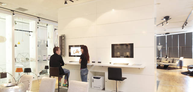 <strong>BoConcept｜ボーコンセプト</strong>　ボーコンセプト各店には、パソコンでのシミュレーションが完備。