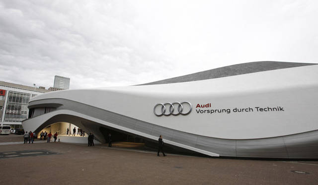 <strong>“The Look Ahead”─Audi Urban Future Summit ＆ IAA Preview</strong>　今回のフランクフルトモータショーのために建てられたアウディの特設会場。