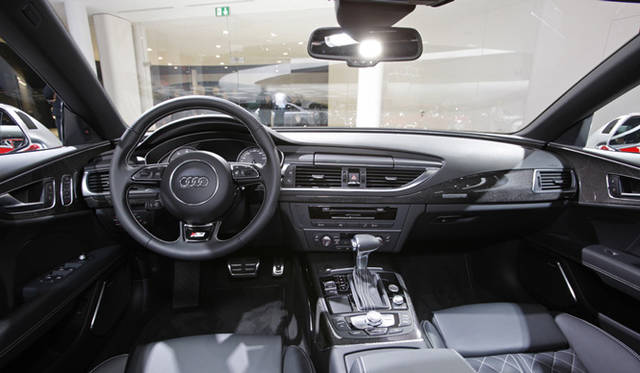 <strong>“The Look Ahead”─Audi Urban Future Summit ＆ IAA Preview</strong>　インテリアにかんしては、現行のA7をほぼすべて踏襲。