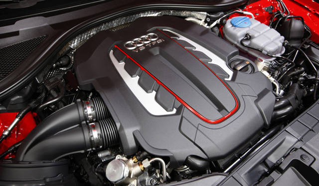 <strong>“The Look Ahead”─Audi Urban Future Summit ＆ IAA Preview</strong>　アウディ S6は、同時に発表されたあたらしいS8、S7とおなじ4.0リッターV型8気筒TFSIエンジンを積み、最高出力420ps(309 kW)、最大トルク550Nmを発揮する。