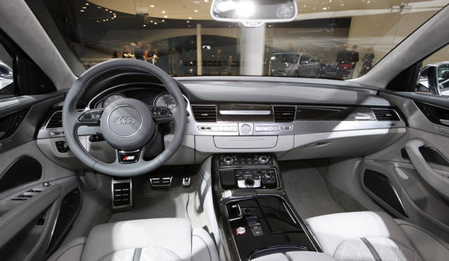 <strong>“The Look Ahead”─Audi Urban Future Summit ＆ IAA Preview</strong>　アウディ S8