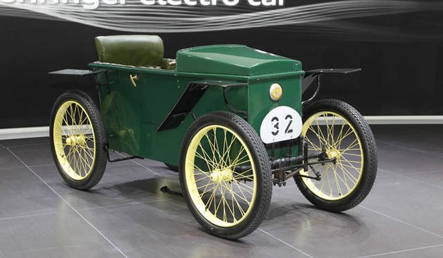 <strong>“The Look Ahead”─Audi Urban Future Summit ＆ IAA Preview</strong>　1919年に開発された「The Slaby-Beringer electric car」という電気自動車。同車は「アーバン コンセプト」の発想のもととなったモデル。