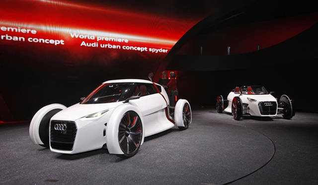 <strong>“The Look Ahead”─Audi Urban Future Summit ＆ IAA Preview</strong>　アウディ アーバン コンセプト、ワールドプレミアの瞬間。（写真手前／クーペ、写真後方／スパイダー）