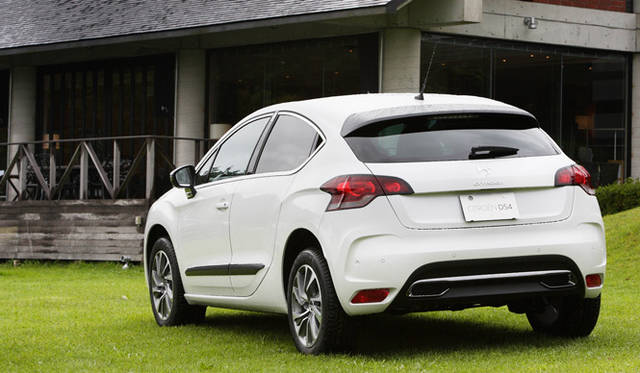 <strong>CITROEN DS4｜シトロエン DS4</strong>　Chic