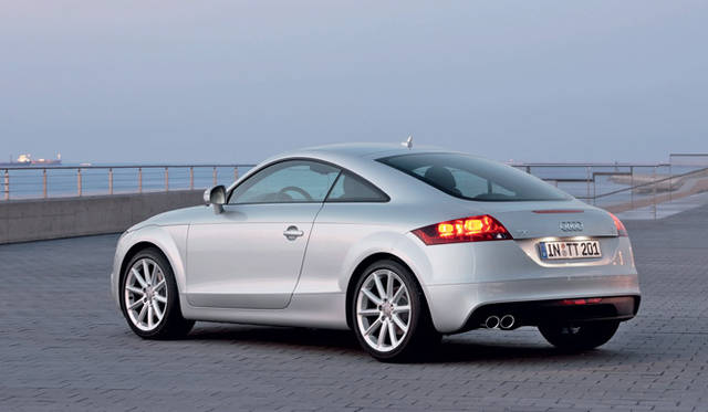 <strong>Audi TT｜アウディ TT</strong>　小川氏は「シトロエン DS4は、曲線で抑揚をつけられた前後のフェンダーの存在感、そしてリアビューを斜めから見たときに感じる、どことなくアウディ TTを彷彿させる」と語る。