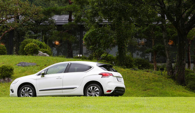 <strong>CITROEN DS4｜シトロエン DS4</strong>　Chic