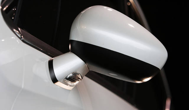 <strong>CITROEN DS4｜シトロエン DS4</strong>　Chic