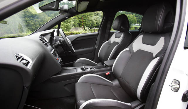 <strong>CITROEN DS4｜シトロエン DS4</strong>　Chic