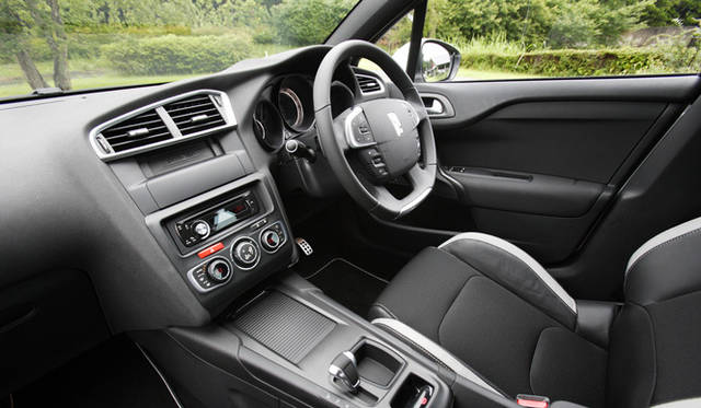 <strong>CITROEN DS4｜シトロエン DS4</strong>　Chic