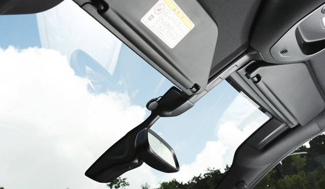 <strong>CITROEN DS4｜シトロエン DS4</strong>　パノラミックフロントウィンドウ