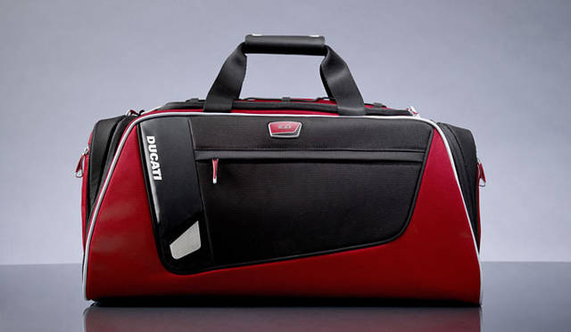 <strong>TUMI｜トゥミ</strong>　「TUMI×DUCATI」　「アクチュエイター」スポーツ・ダッフル4万950円
