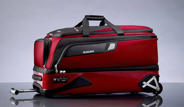 <strong>TUMI｜トゥミ</strong>　「TUMI×DUCATI」　「ドゥエ・ポルテ」コラプシブル・ウィールド・ダッフル9万6600円