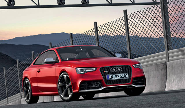 <strong>Audi RS5｜アウディ RS5</strong>　今回発表されたあたらしいRS5はフェイスリフトのみ。シングルフレームグリル、ヘッドランプのデザインが変更された。