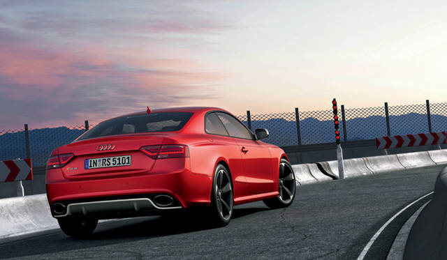 <strong>Audi RS5｜アウディ RS5</strong>　エクステリアのカラーは全8色から選択が可能。