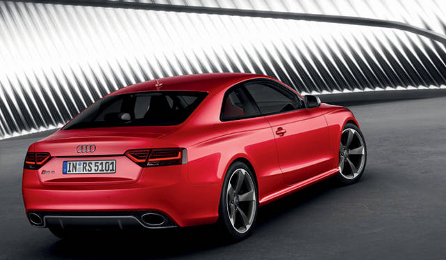 <strong>Audi RS5｜アウディ RS5</strong>　RS5はA5よりも全長で23ミリメートル、全幅で6ミリメートル大きくなっている。