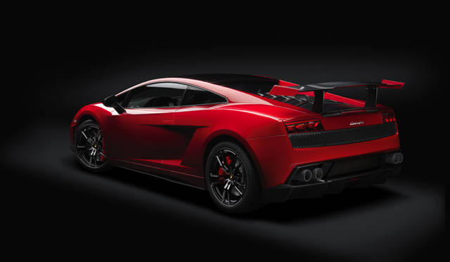 <strong>ランボルギーニ ガヤルド Lp 570-4 スーパートロフェオ ストラダーレ</strong>