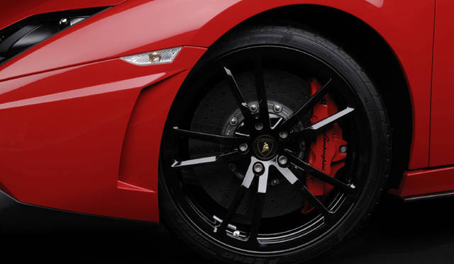 <strong>ランボルギーニ ガヤルド Lp 570-4 スーパートロフェオ ストラダーレ</strong>