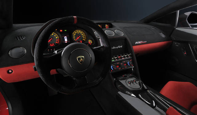 <strong>ランボルギーニ ガヤルド Lp 570-4 スーパートロフェオ ストラダーレ</strong>