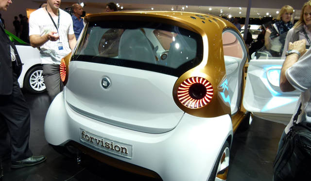 <strong>smart Forvision EV concept｜スマート フォーヴィジョン EV コンセプト</strong>