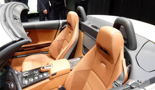 <strong>Mercedes-Benz SLS AMG Roadster｜メルセデス・ベンツ SLS AMG ロードスター</strong>　