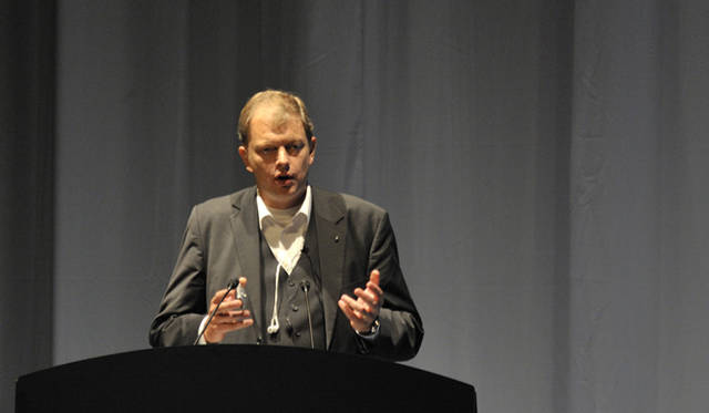 <strong>自然エネルギー財団｜世界の英知を結集し、いよいよ始動</strong>　トーマス・コバリエル代表理事