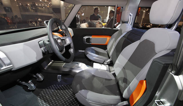 <strong>LANDROVER DC100｜ランドローバー DC100</strong>　