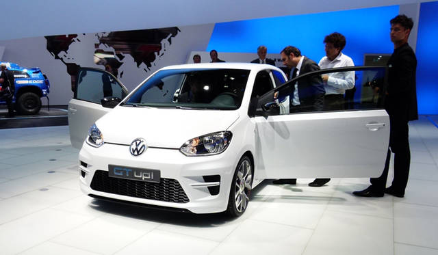 <strong>Volkswagen GT up!｜フォルクスワーゲン GT up!</strong>　ベースモデルのエンジンパワーが75psであるのにたいし、GT up!はわずか900kgの車輛に約100psを搭載するスポーツモデル。いわばup!の「GTI」版。ゴルフGTI、ポロGTIの弟分として登場する可能性は高い。