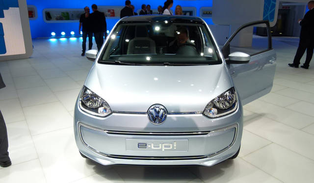 <strong>Volkswagen e-up!｜フォルクスワーゲン e-up!</strong>　up!のバリエーションのひとつとして2013年のデビューを目指し開発が進む電気自動車仕様。最高速度は135km/hをマーク。18kWhのバッテリーにより130kmの航続距離を誇る。