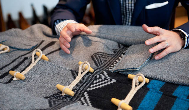 <strong> SHIPS｜シップス</strong>　FELTED TAILORED GARMENTS ダッフルコート 8万1900円（シップス 銀座店）