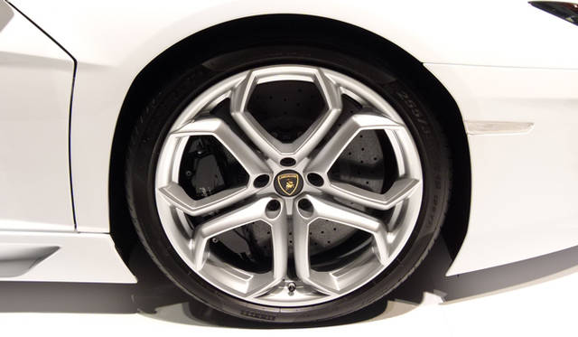 <strong>Lamborghini Aventador LP 700-4｜ランボルギーニ アヴェンタドール LP 700-4</strong>