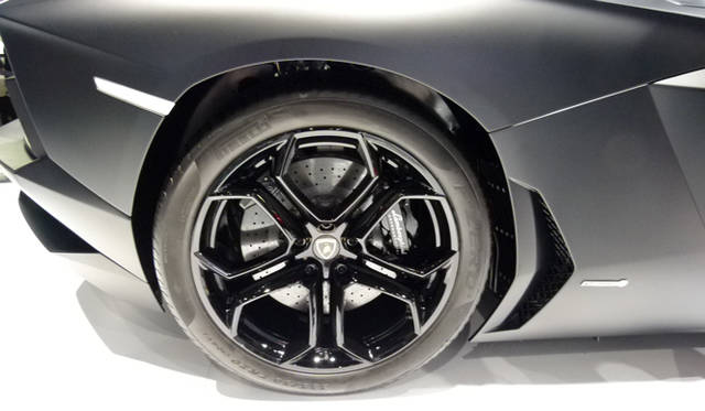 <strong>Lamborghini Aventador LP 700-4｜ランボルギーニ アヴェンタドール LP 700-4</strong>