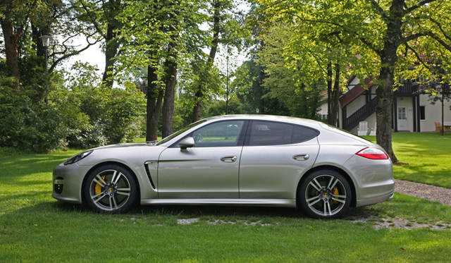 <strong>Porsche Panamera turbo S｜ポルシェ パナメーラ ターボS</strong>
