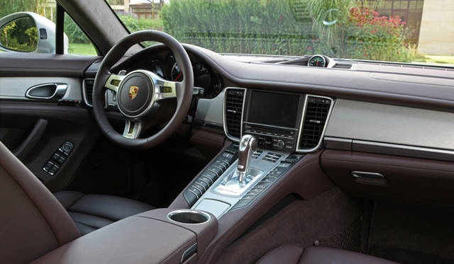 <strong>Porsche Panamera turbo S｜ポルシェ パナメーラ ターボS</strong>