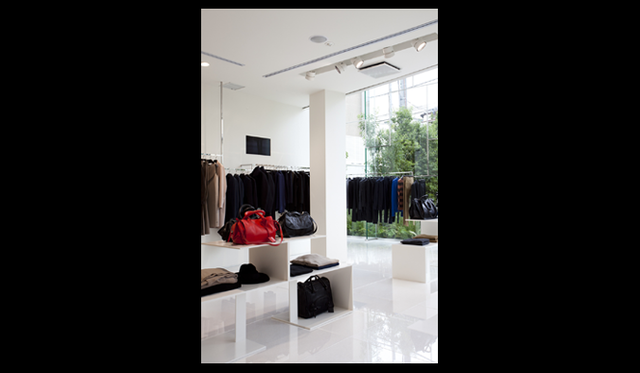 <strong>CoSTUME NATIONAL｜コスチューム・ナショナル</strong>