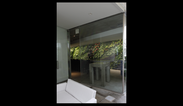 <strong>CoSTUME NATIONAL｜コスチューム・ナショナル</strong>