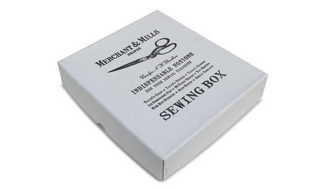 <strong>MERCHANT&MILLS｜マーチャント＆ミルズ</strong>　「SEWING BOX」（サイズ｜21.7×23.8×5.2cm、価格｜5880円）