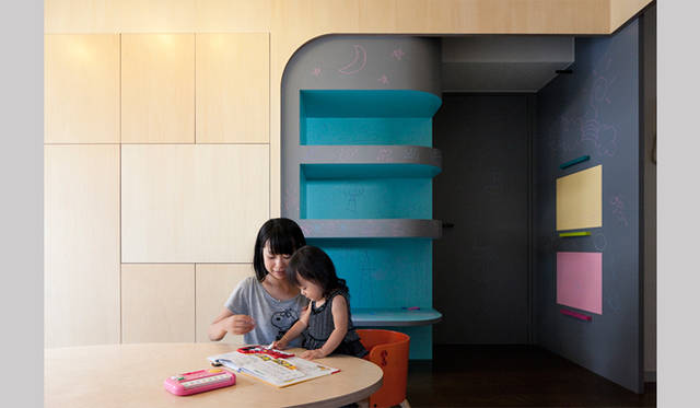 <strong>特集｜OPENERS的ニッポンの若手建築家 PARTII　アラキ＋ササキアーキテクツ</strong>　O邸リノベーション（2010年）　Photo by SHIMIZU KEN