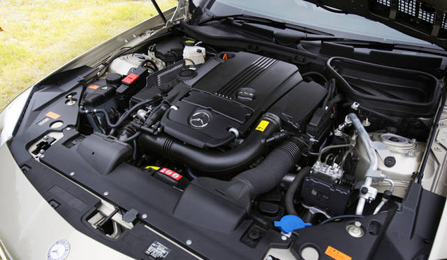 <strong>Mercedes-Benz SLK200 BlueEFFICIENCY｜メルセデス・ベンツ SLK200 ブルーエフィシエンシー</strong>　1.8リッター直列4気筒DOHCターボチャージャーつきエンジン