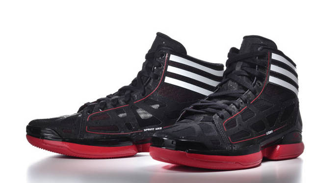 <strong>adidas｜アディダス</strong>　「adizero crazy light（アディゼロ クレイジー ライト）」　1万3650円