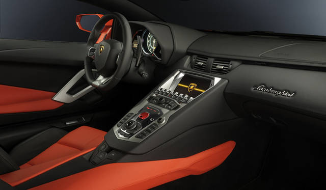<strong>Lamborghini Aventador LP 700-4｜ランボルギーニ アヴェンタドール LP 700-4</strong>
