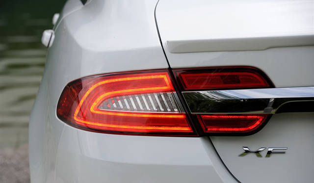 <strong>Jaguar XF│ジャガー XF</strong>