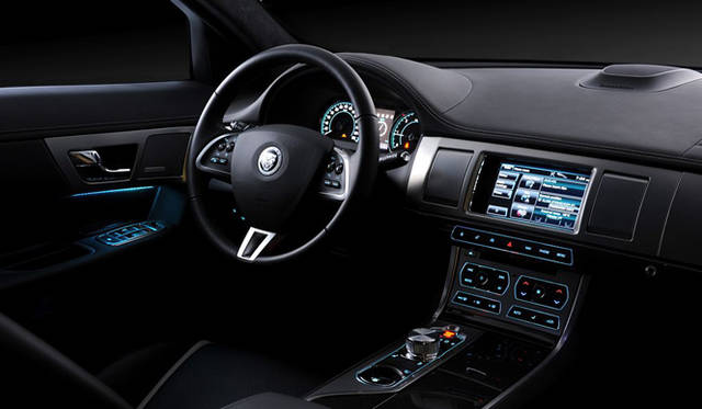 <strong>Jaguar XF│ジャガー XF</strong>