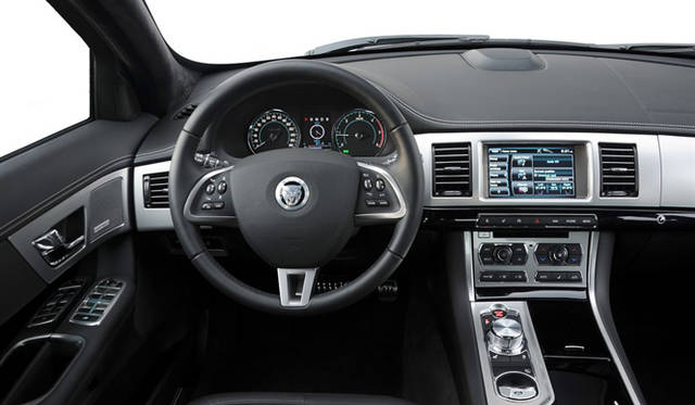 <strong>Jaguar XF│ジャガー XF</strong>