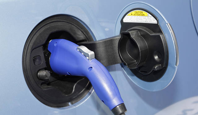 <strong>TOYOTA Prius Plug-in Hybrid｜トヨタ プリウス プラグイン ハイブリッド</strong>