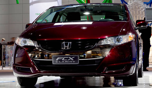 <strong>HONDA FCX Clarity｜ホンダ FCX クラリティ</strong>